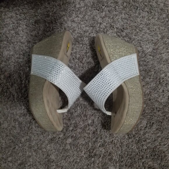 Good Condition Volatile Sequin Platform Flip Flops, Size 8 - Picture 4 of 7